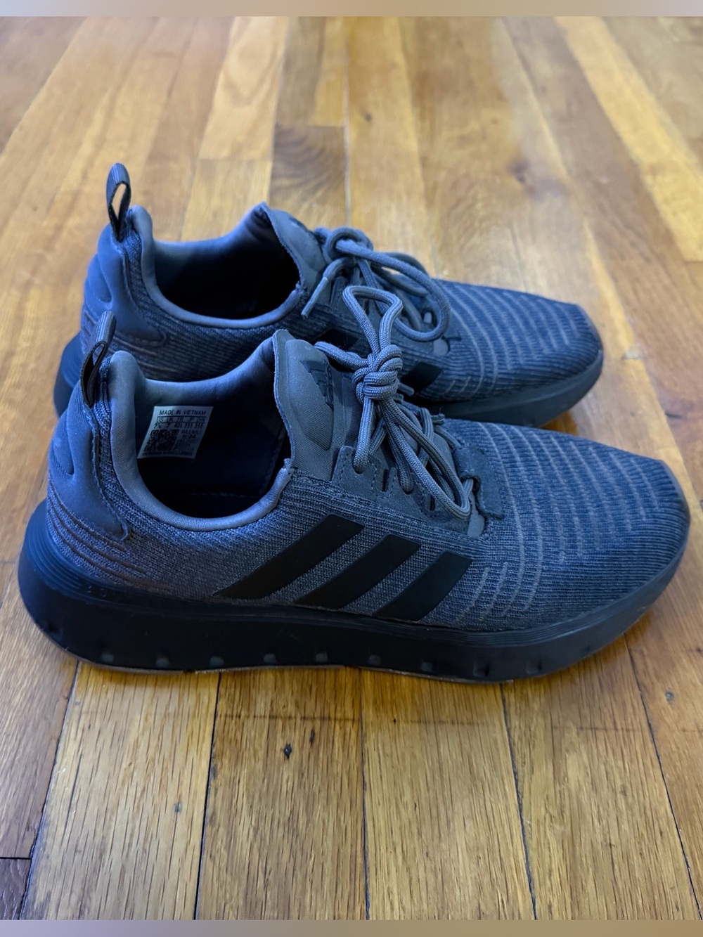 Adidas men swift run sneakers charcoal and Black
